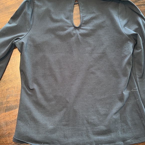 Cute top! - Picture 5 of 5